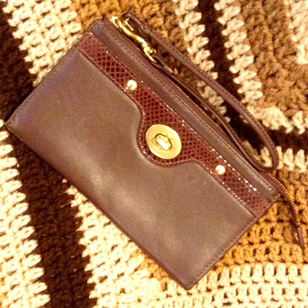 Brown Leather Wristlet! Front Turn Clasp Closure Pocket! Lots of Card Slots